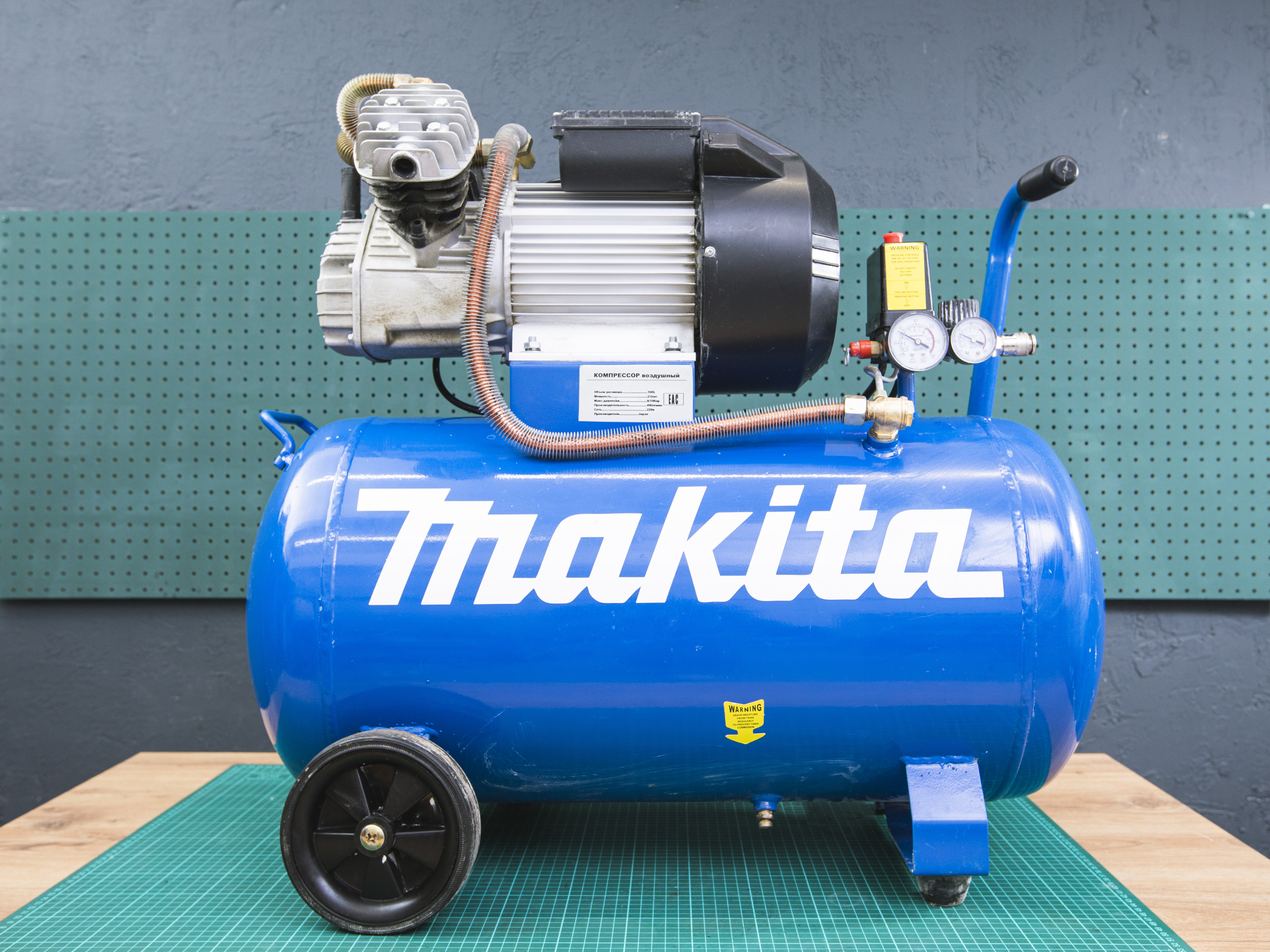 Компрессор Makita MAC-100V  (02-03062)