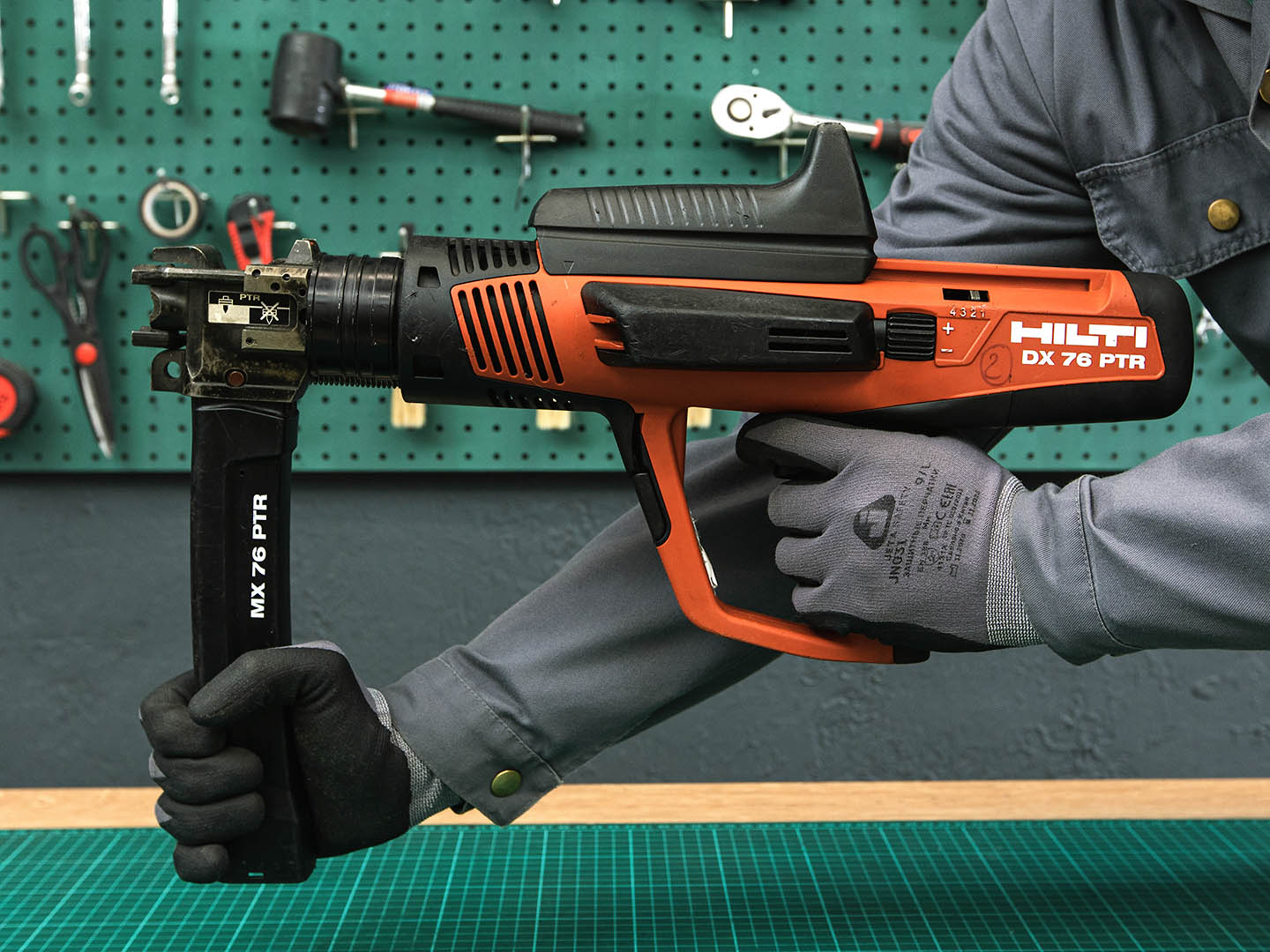 Пороховой монтажный пистолет Hilti  DX 76 PTR  (04-10033)