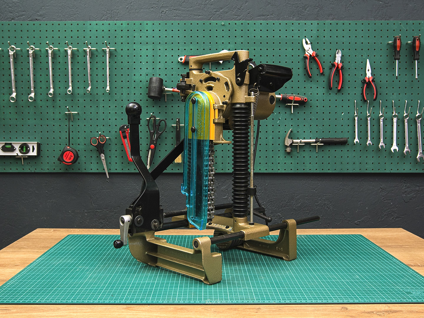 Цепной пазорез Makita 7104L  (01-16083)