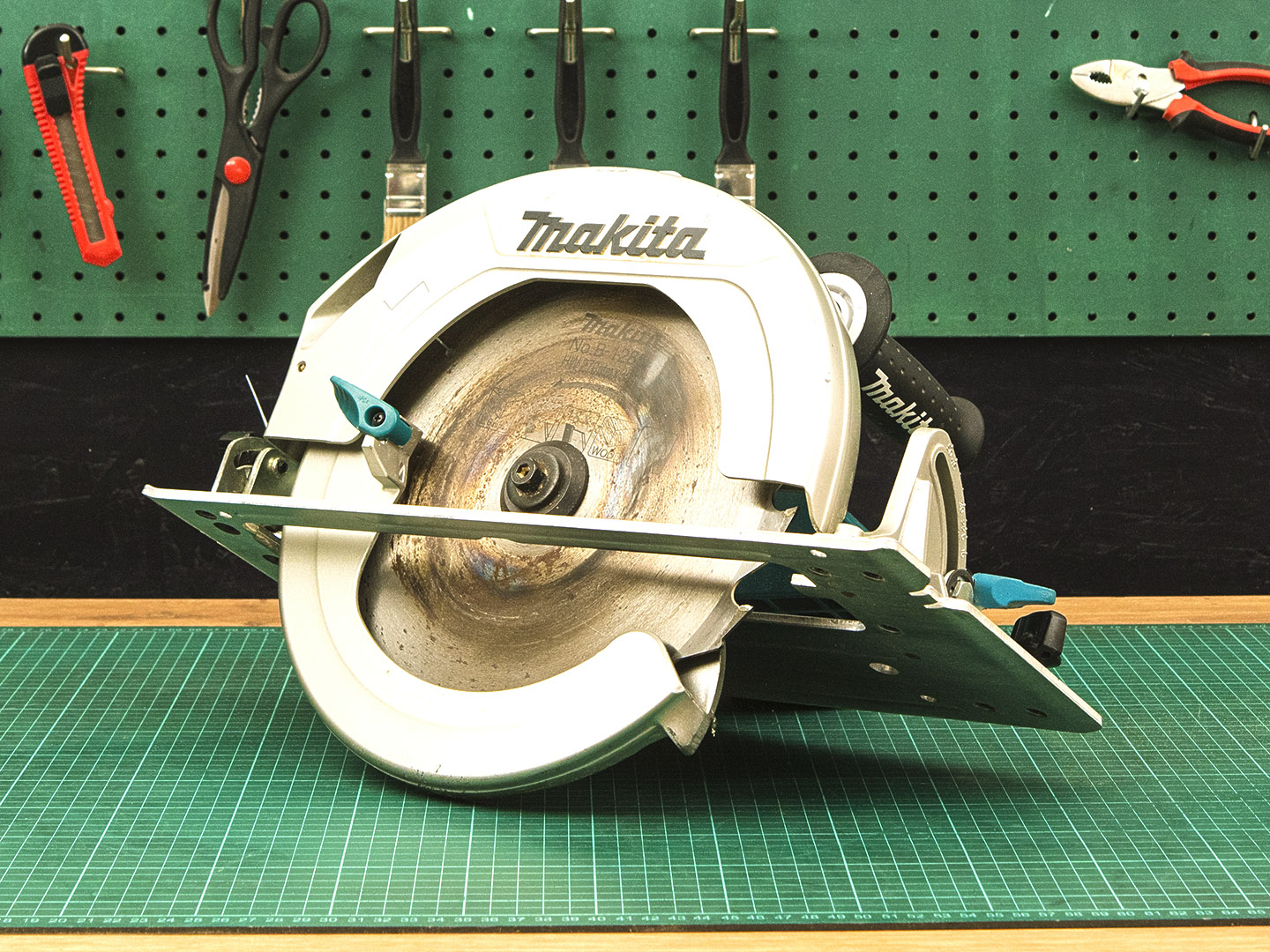 Дисковая пила Makita HS0600 Makita HS0600  (04-04075)