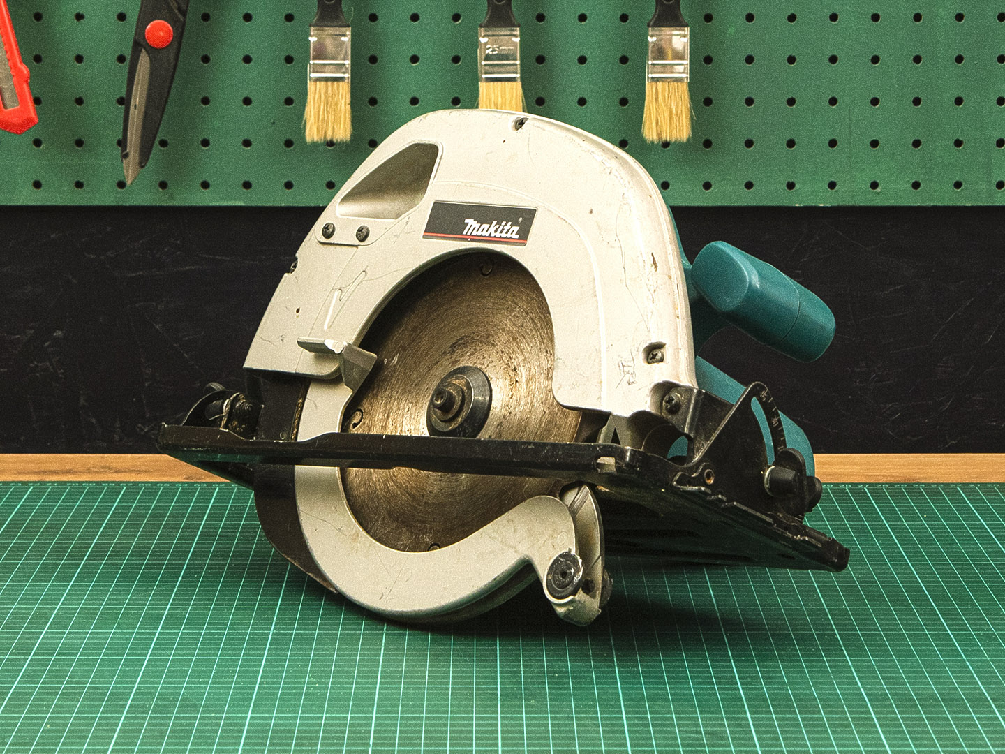 Дисковая пила Makita 5704 R  (01-04075)