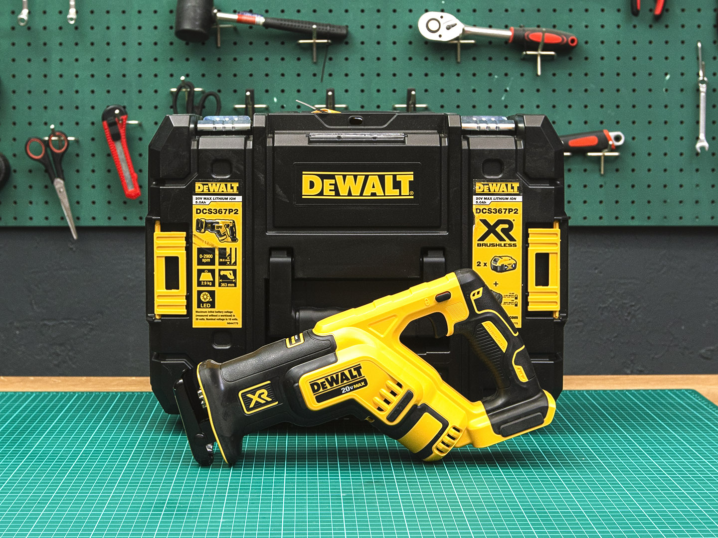 Сабельная пила Dewalt DCS367  (04-15054)
